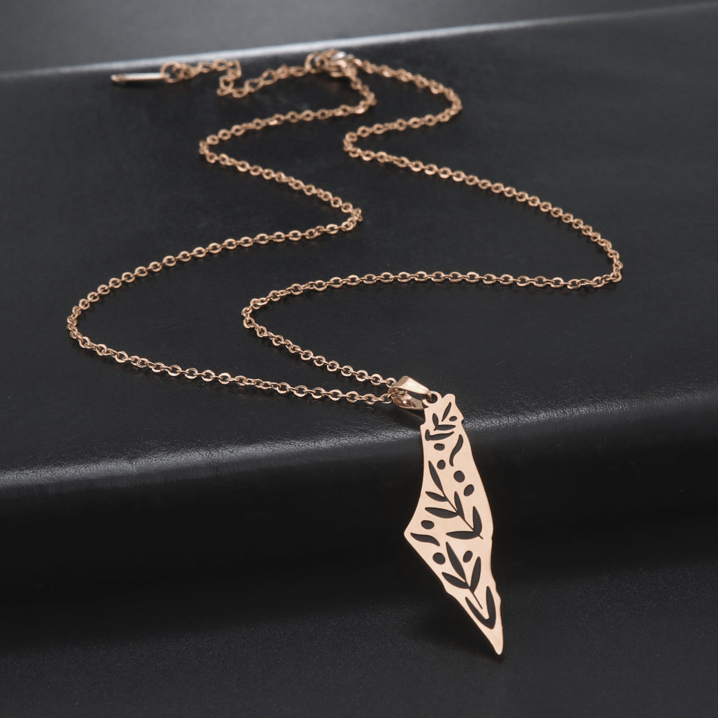 Corrosion Tarnish Double-sided Polished Plant Pattern Pendant Stainless Steel Necklace